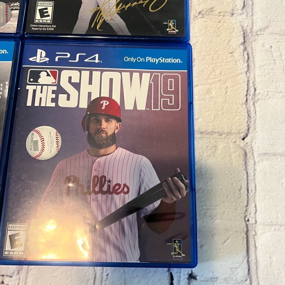 PS4 MLB Games Bundle - Picture 2 of 7